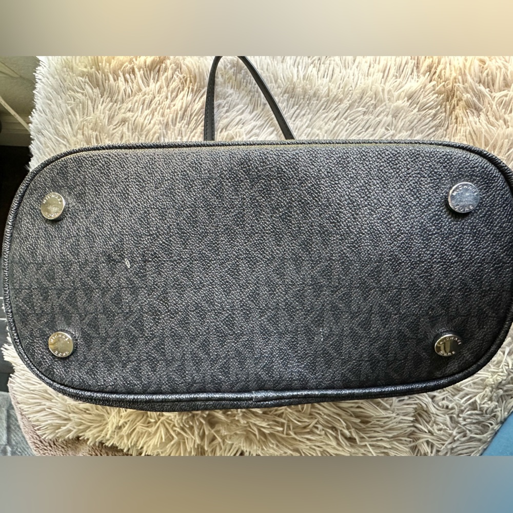 Michael Kors Black Saffiano Leather Jet Set Multi-Function Pocket Tote Bag - Picture 7 of 16